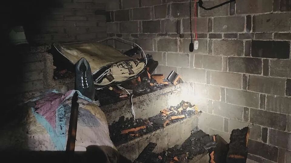 家中凌晨起火,竟因它“待机”太久!看完赶紧拔掉! 6.jpg